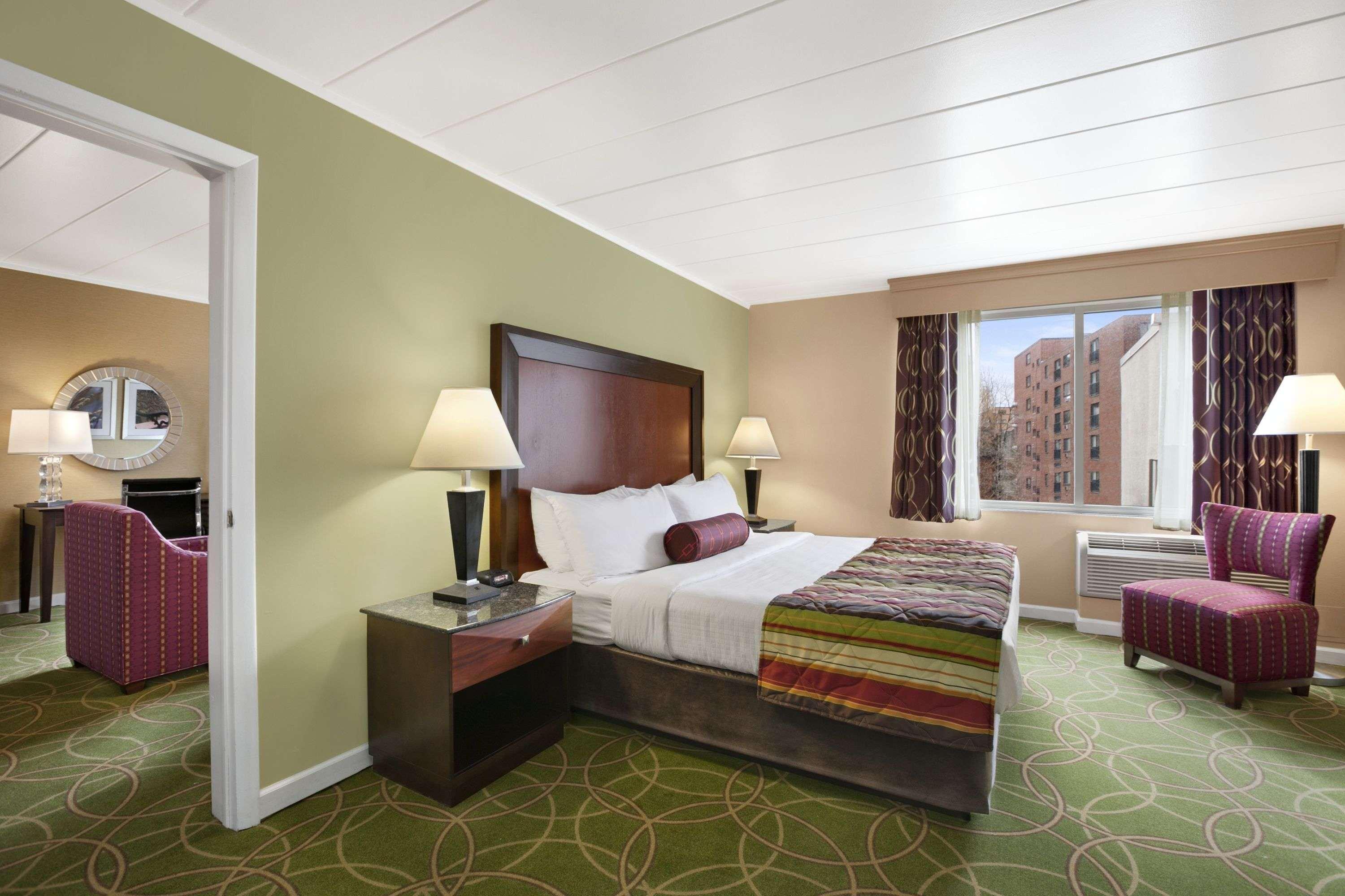 Days By Wyndham Penn State 3*