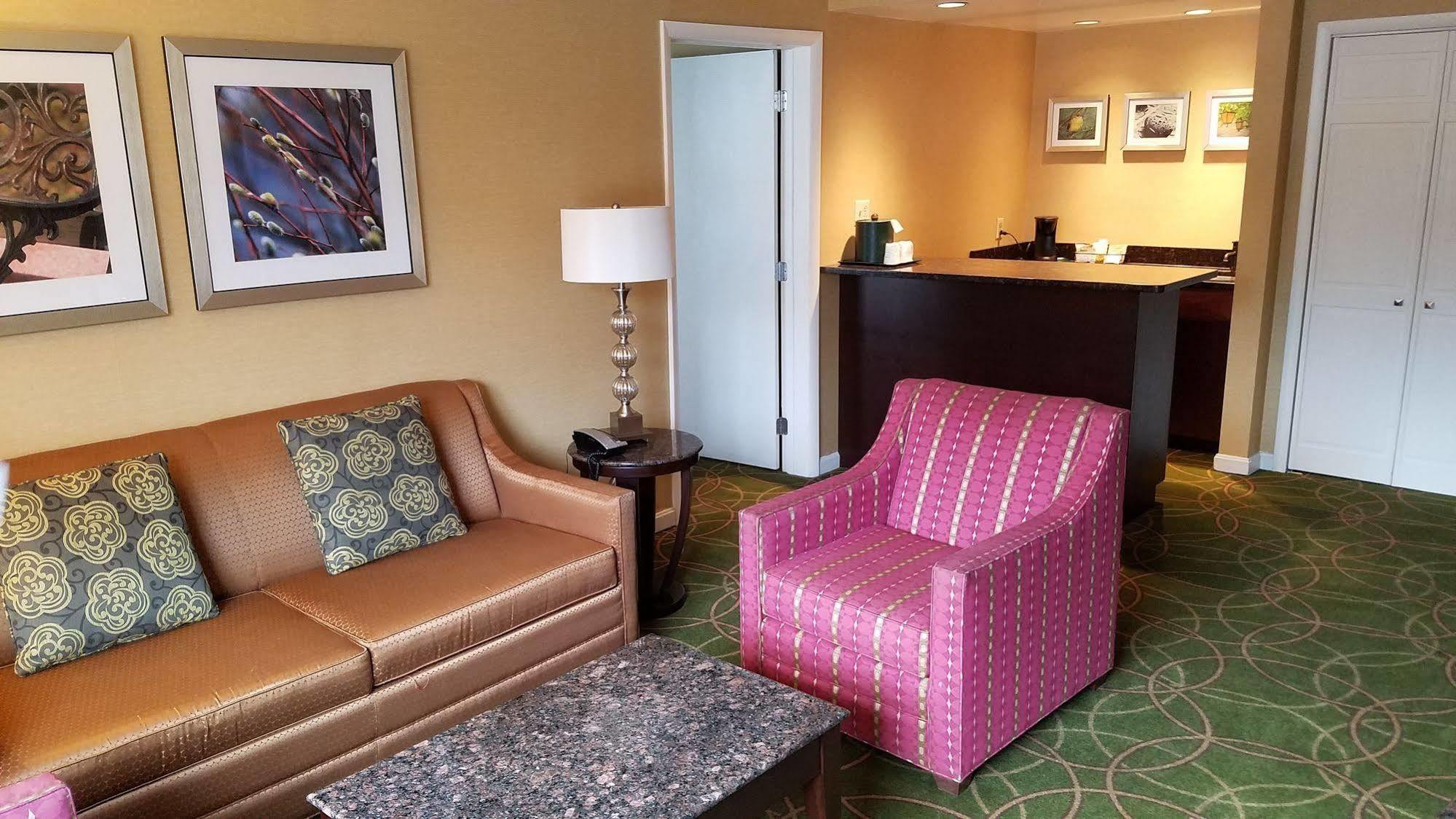 Hotel Days By Wyndham Penn State State College